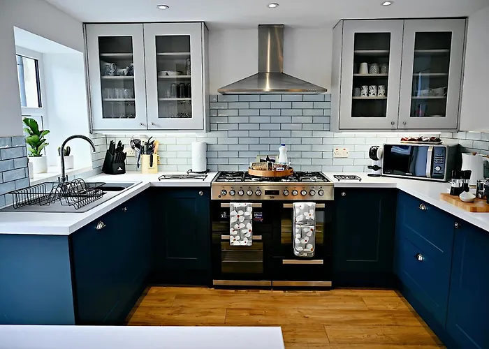 Porthmadog, Sleeps 11, 5 Bedrooms, 5 Bathrooms, Mountain Views