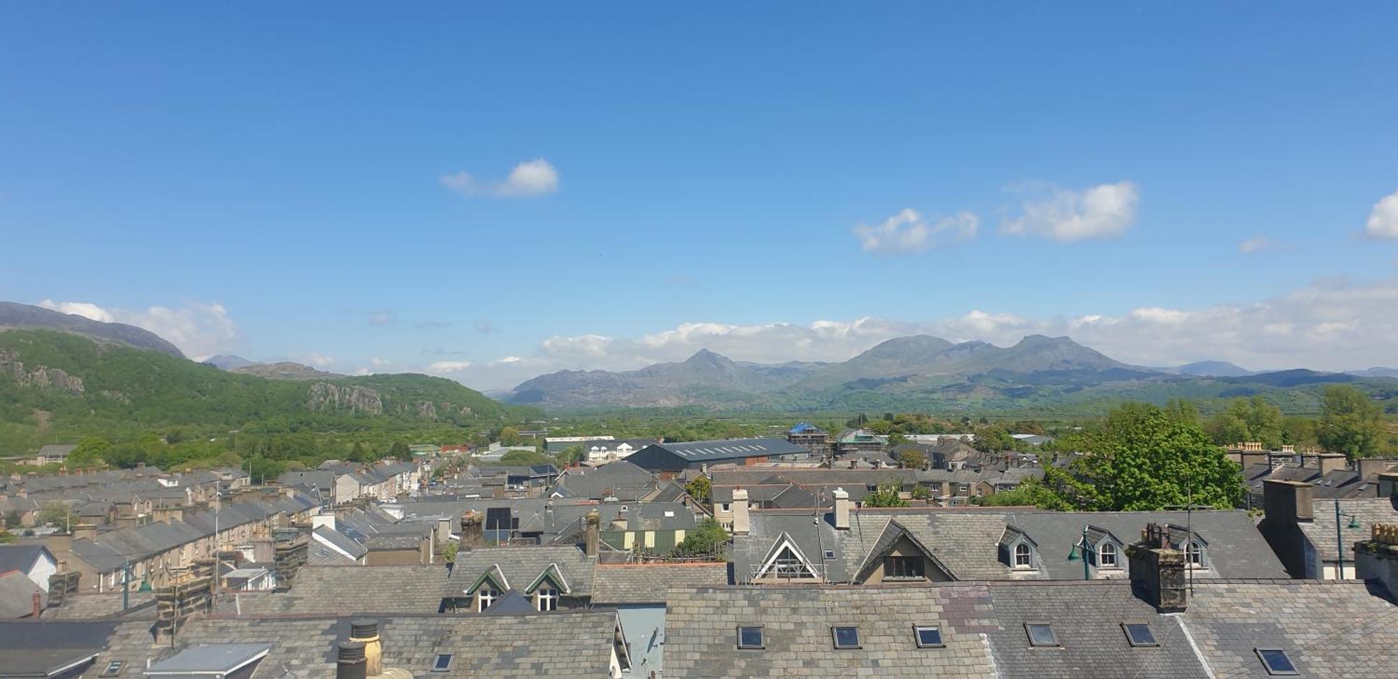 Porthmadog, Sleeps 11, 5 Bedrooms, 5 Bathrooms, Mountain Views
