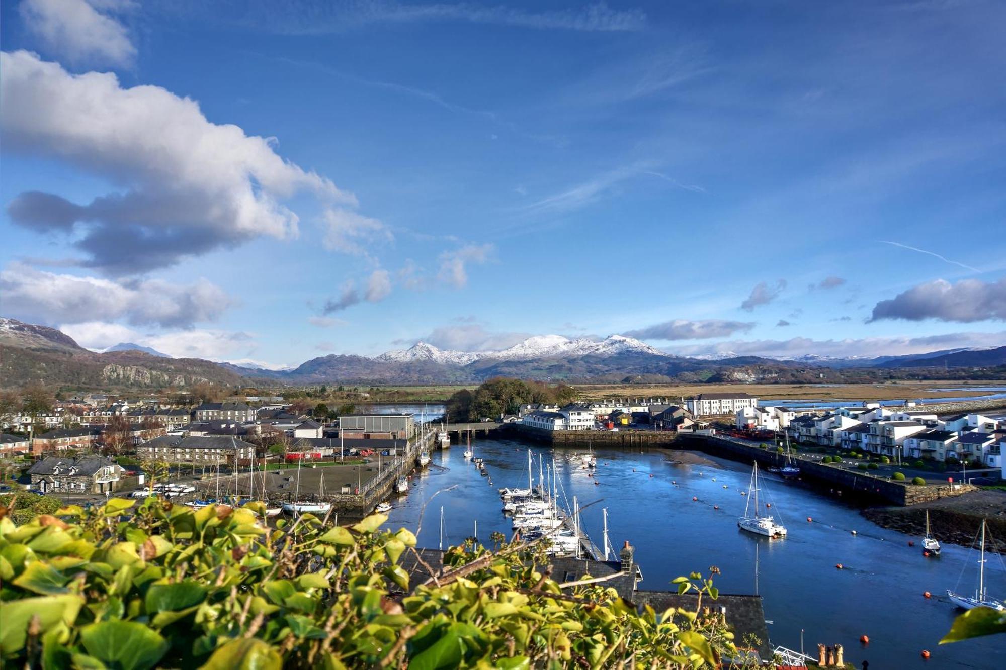 Holiday home Porthmadog, Sleeps 11, 5 Bedrooms, 5 Bathrooms, Mountain Views *