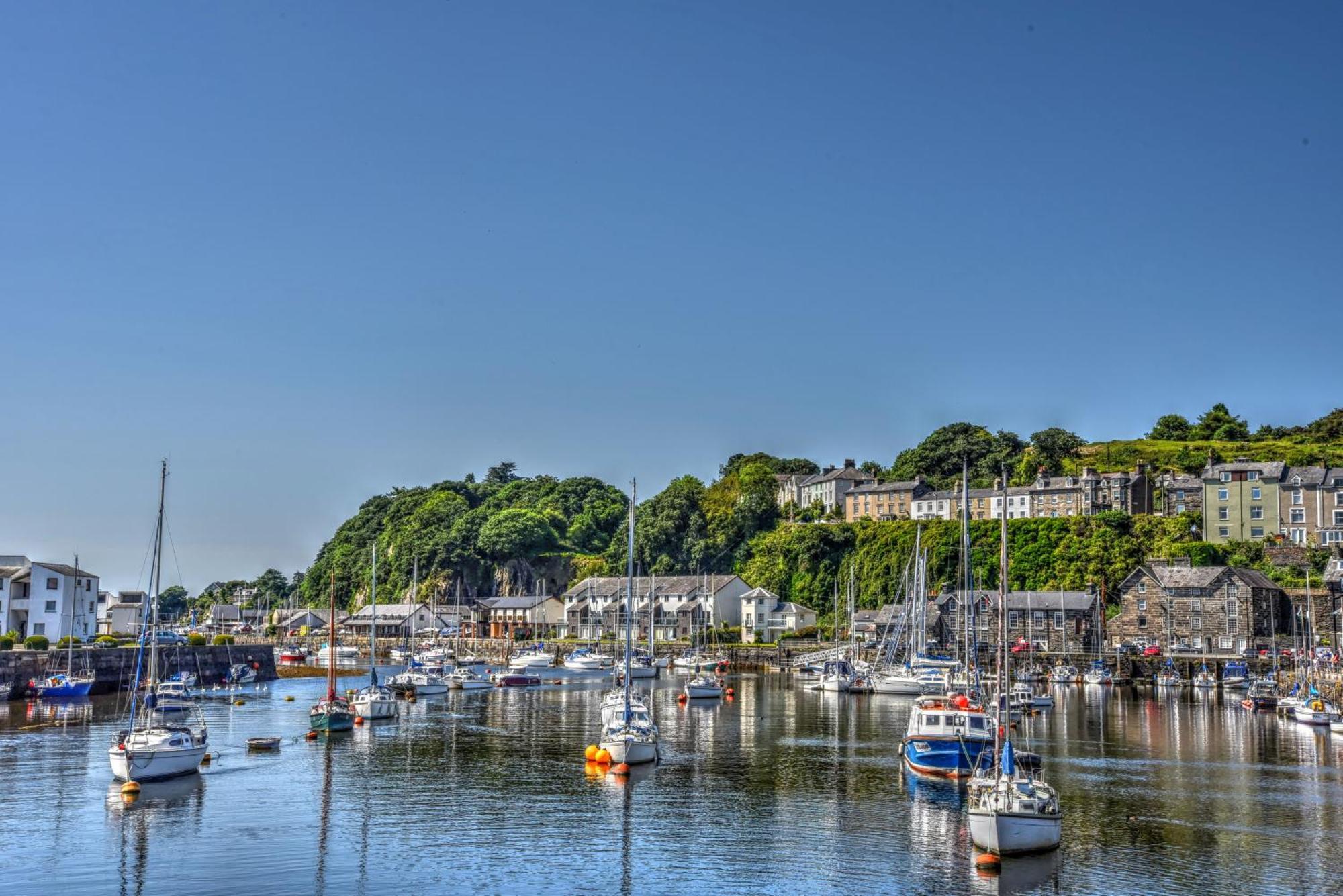 Holiday home Porthmadog, Sleeps 11, 5 Bedrooms, 5 Bathrooms, Mountain Views Porthmadog