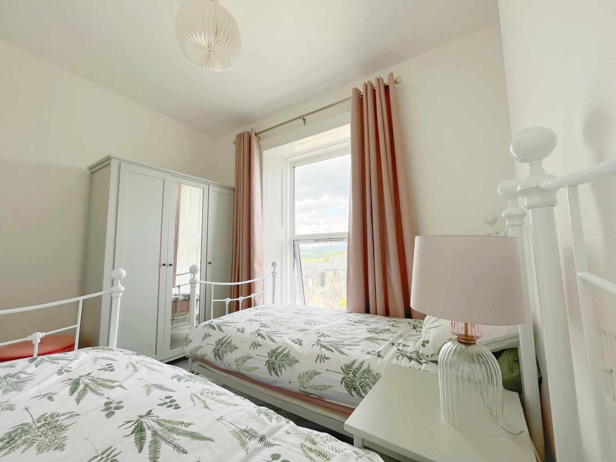 Porthmadog, Sleeps 11, 5 Bedrooms, 5 Bathrooms, Mountain Views Porthmadog