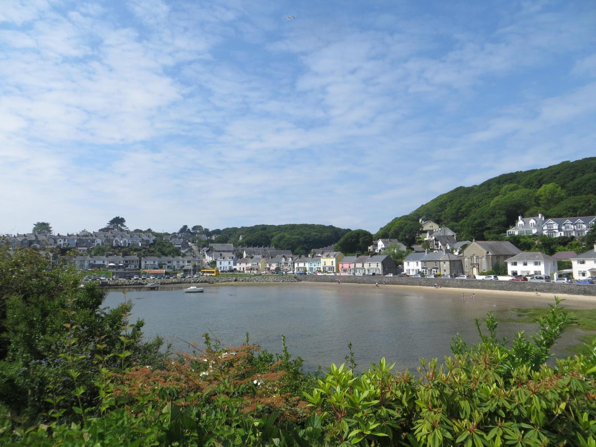 Porthmadog, Sleeps 11, 5 Bedrooms, 5 Bathrooms, Mountain Views