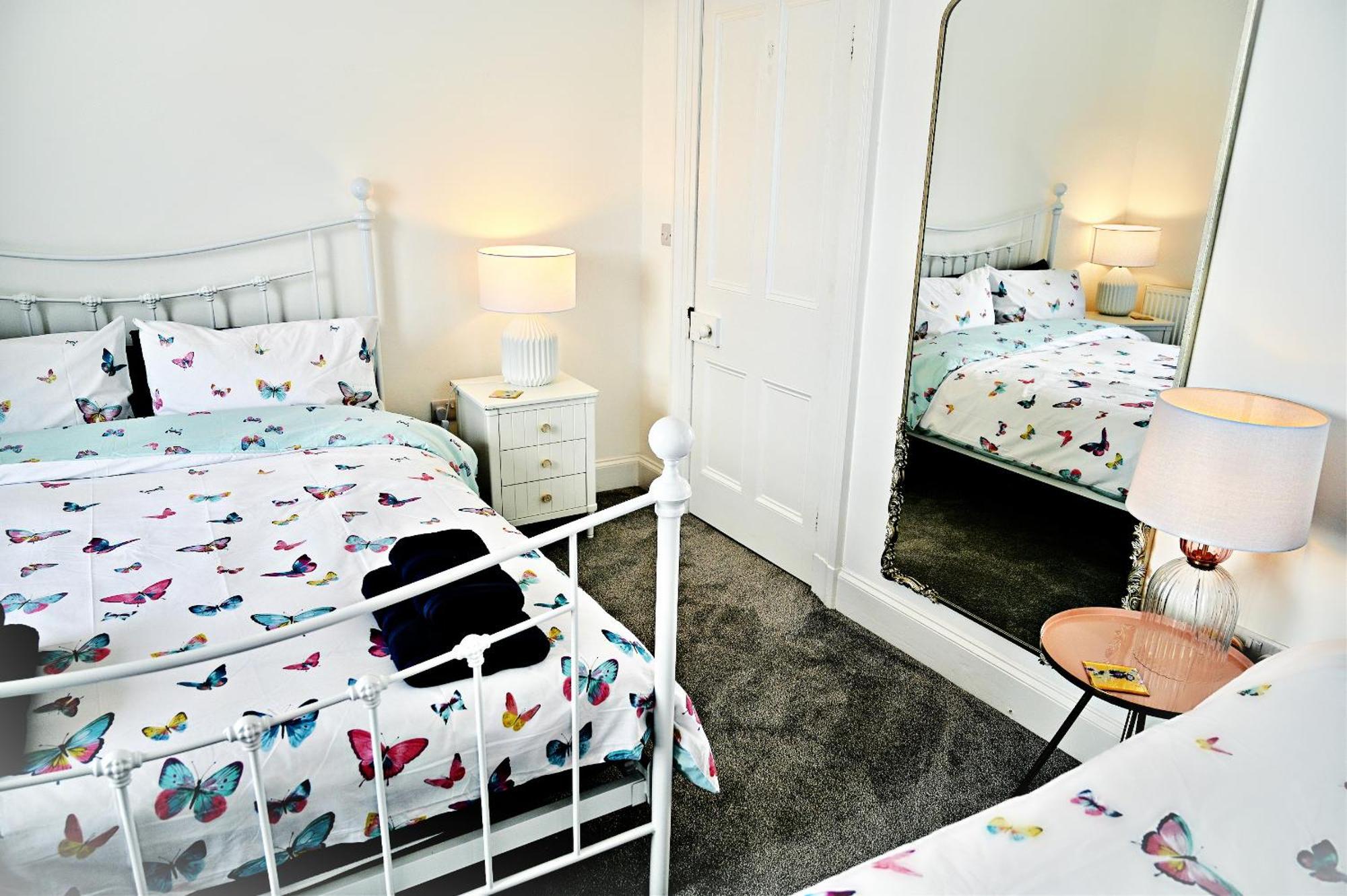 Porthmadog, Sleeps 11, 5 Bedrooms, 5 Bathrooms, Mountain Views